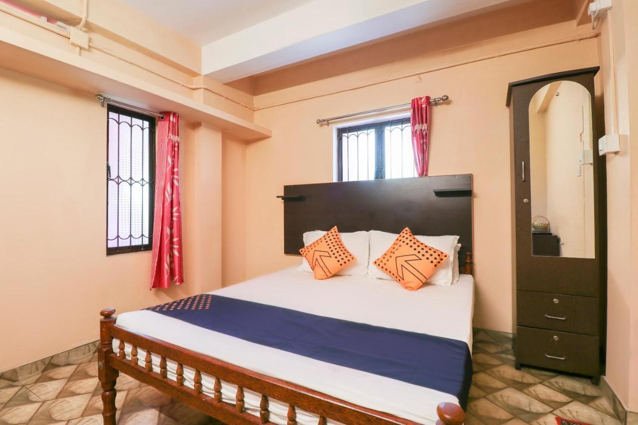 Hotel Spot On 26688 Jacob'S Residency à Narakal Extérieur photo