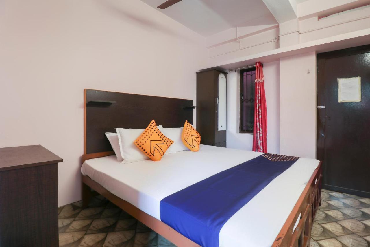 Hotel Spot On 26688 Jacob'S Residency à Narakal Extérieur photo