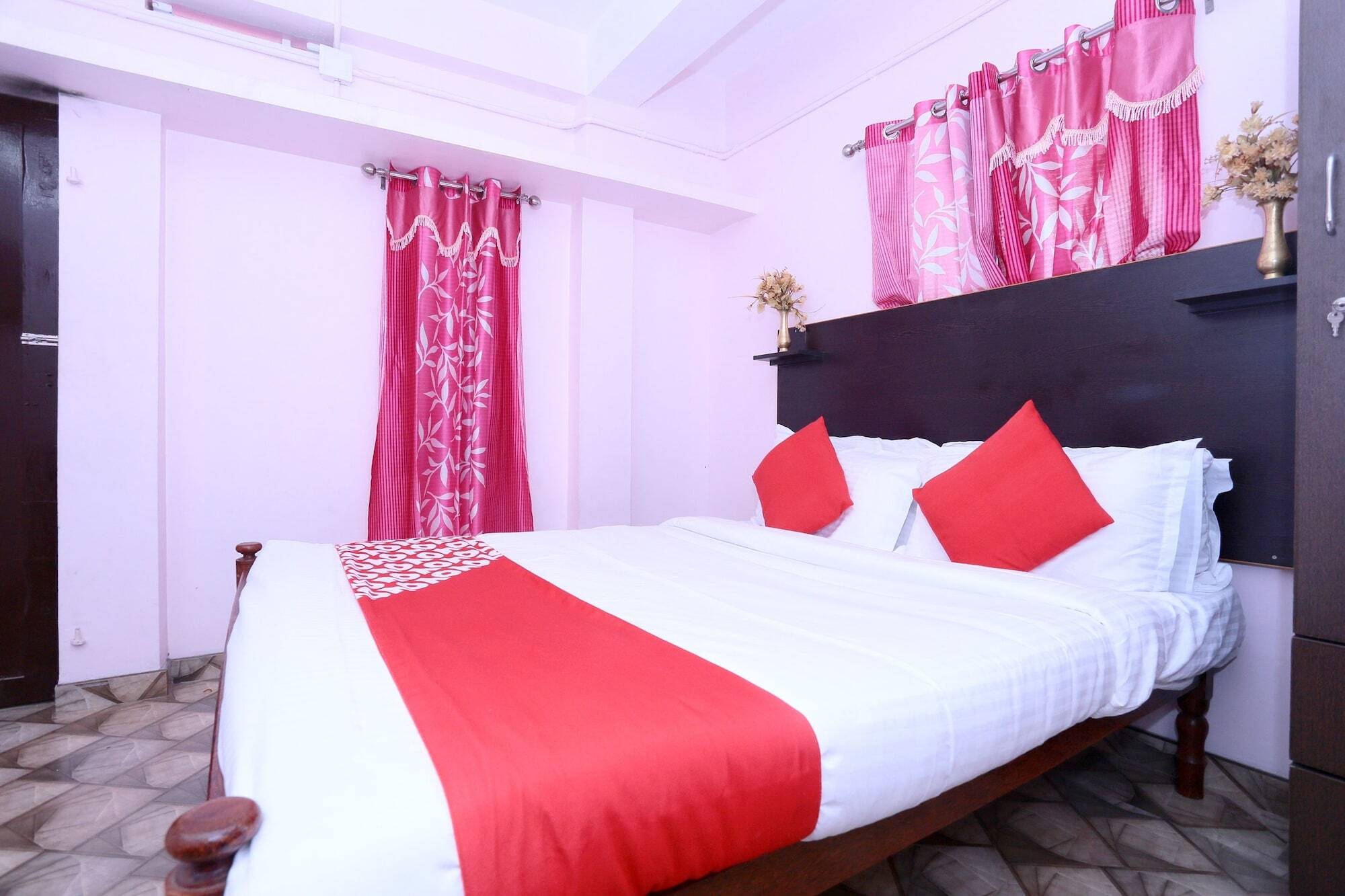 Hotel Spot On 26688 Jacob'S Residency à Narakal Extérieur photo